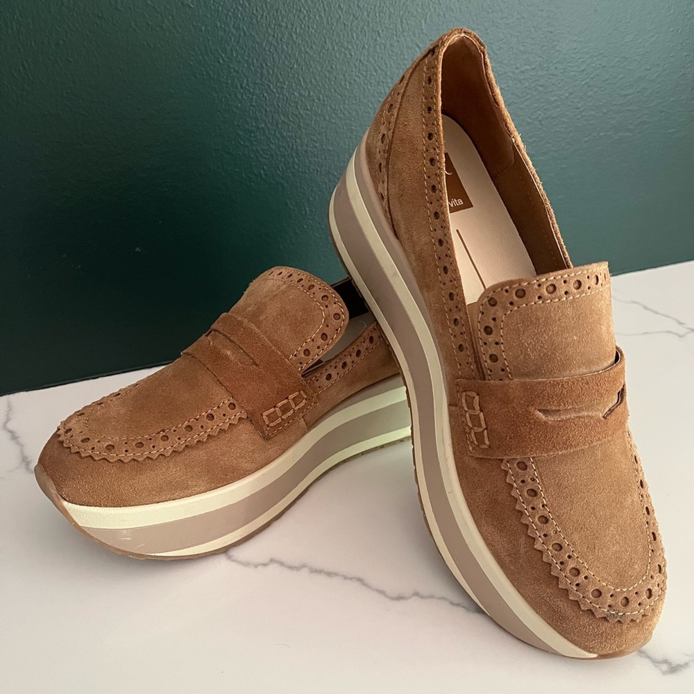 Women’s Dolce Vita Brown Suede platform Loafers, size 8. Like new condition!